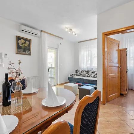 Apartment Awesome Apartment In Vodice With Wifi *