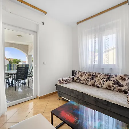 Awesome Apartment In Vodice With Wifi Apartment